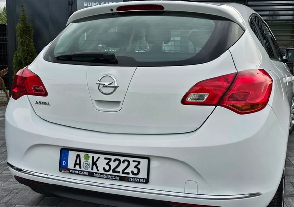 Opel Astra cena 35900 przebieg: 120000, rok produkcji 2015 z Brzozów małe 781